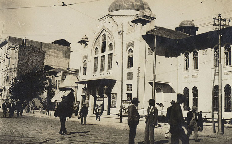 Eski İzmir Sinemaları ve Sinemaya Gitme Kültürü