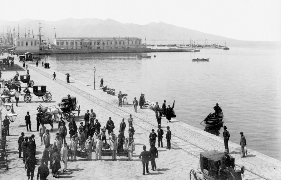 İzmir limanı ve rıhtım girişi, 1890 - 1895 Rijksmuseum