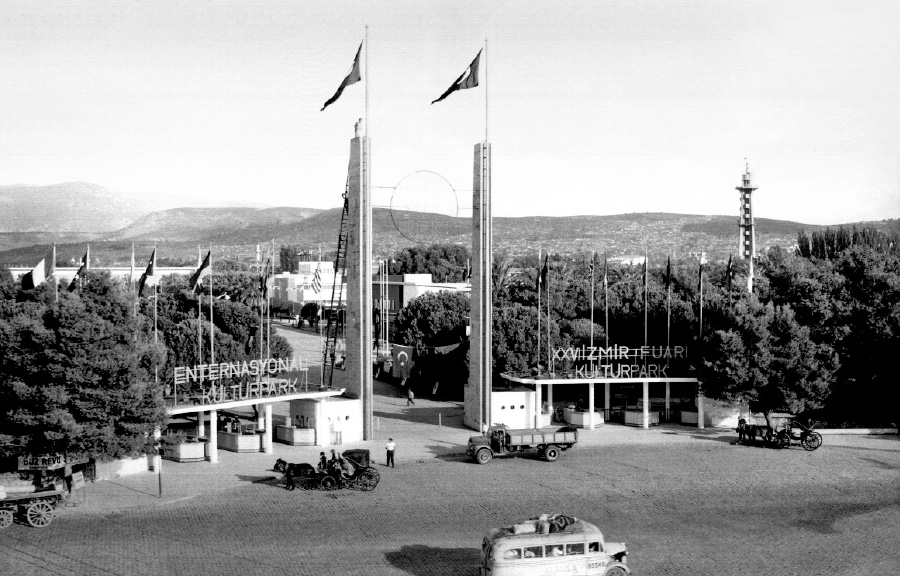 İzmir Enternasyonal Fuarı, Kültürpark, Lozan Kapısı, Cemal Yalkış, 1957