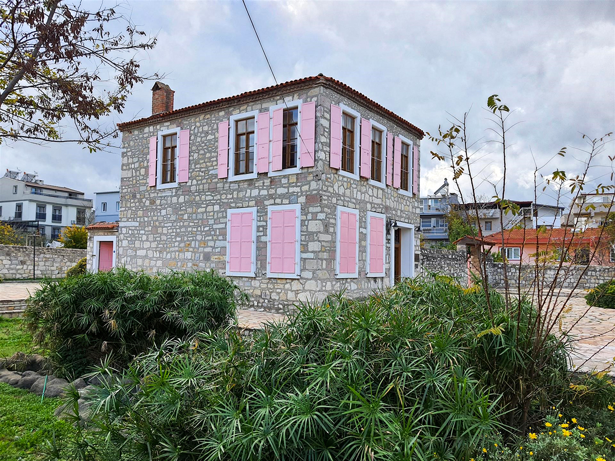 Urla - Necati Cumalı’nı Evi (Urla Belediyesi Kent Tarihi ve Arşivi’nden)
