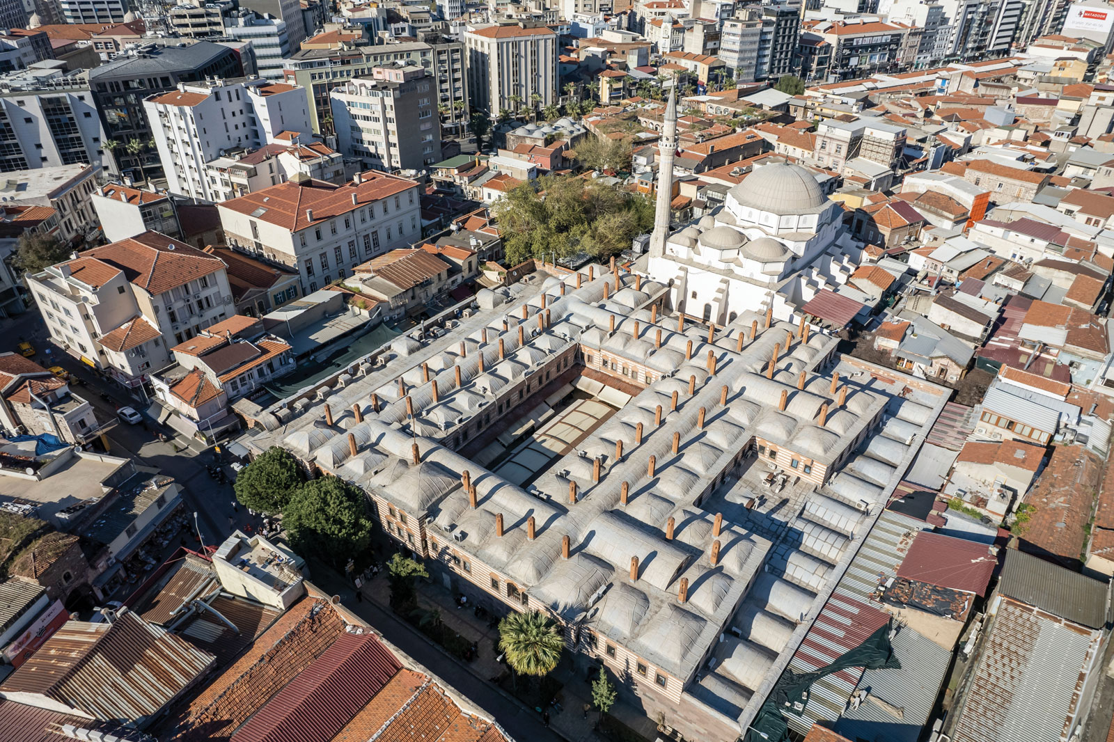 Kızlarağası Hanı, Bugünkü Hâli İzmir Çarşısı Kitabı, s. 43